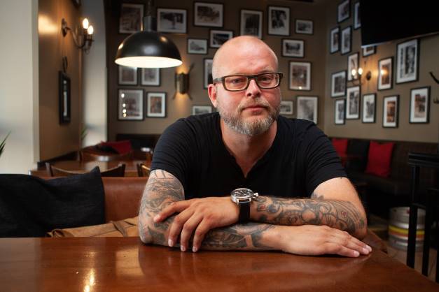 Mikko Lahtonen tunnetaan paitsi ravintola- myös musiikkipiireistä. Lahtosen ja Restamaxin yhteistyön tuloksena Tampereen ytimeen avautuu uusi ravintolatulokas Henkka lokakuussa 2018