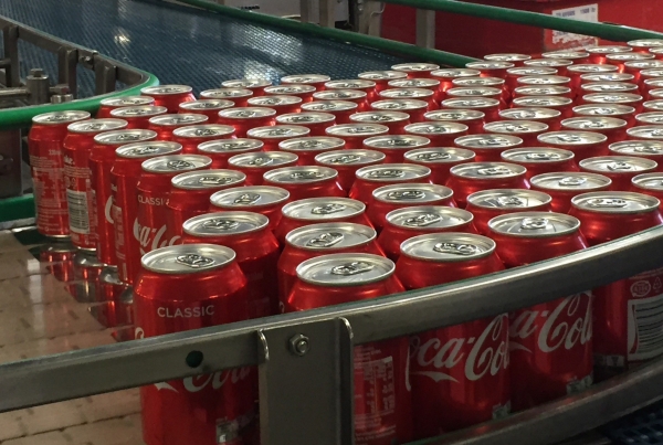 Coca-Cola ja Sinebrychoff ovat yhdessä panostaneet jo lähes 10 vuotta juomapakkauksien hiilijalanjäljen pienentämiseen